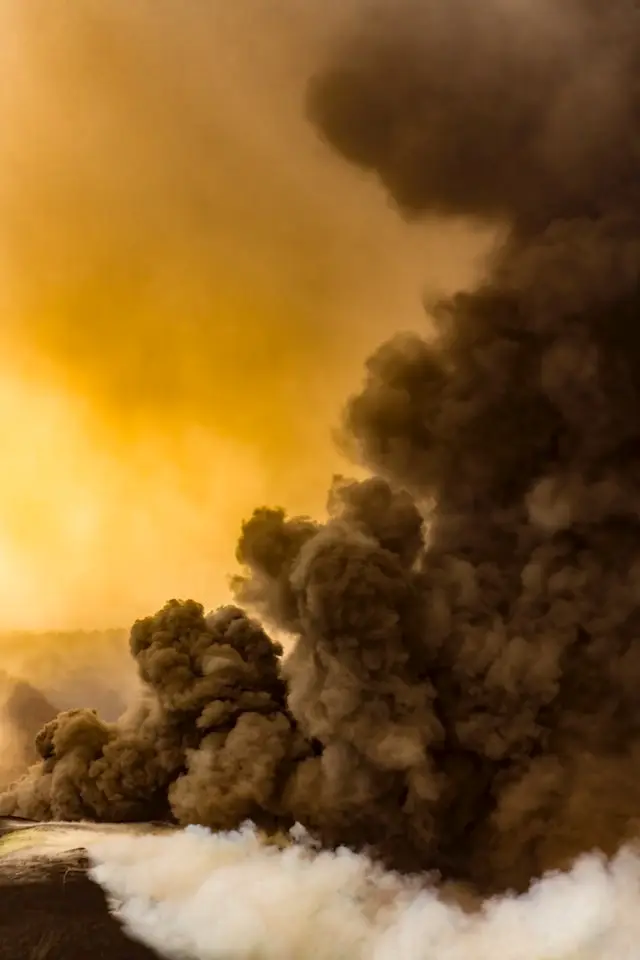 Rauchwolke - Photo by christian-buehner